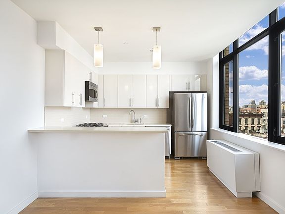 4th image of 142 N 6th St Penthouse C