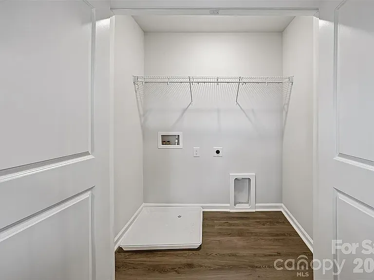 520 Bond St — Photo 25