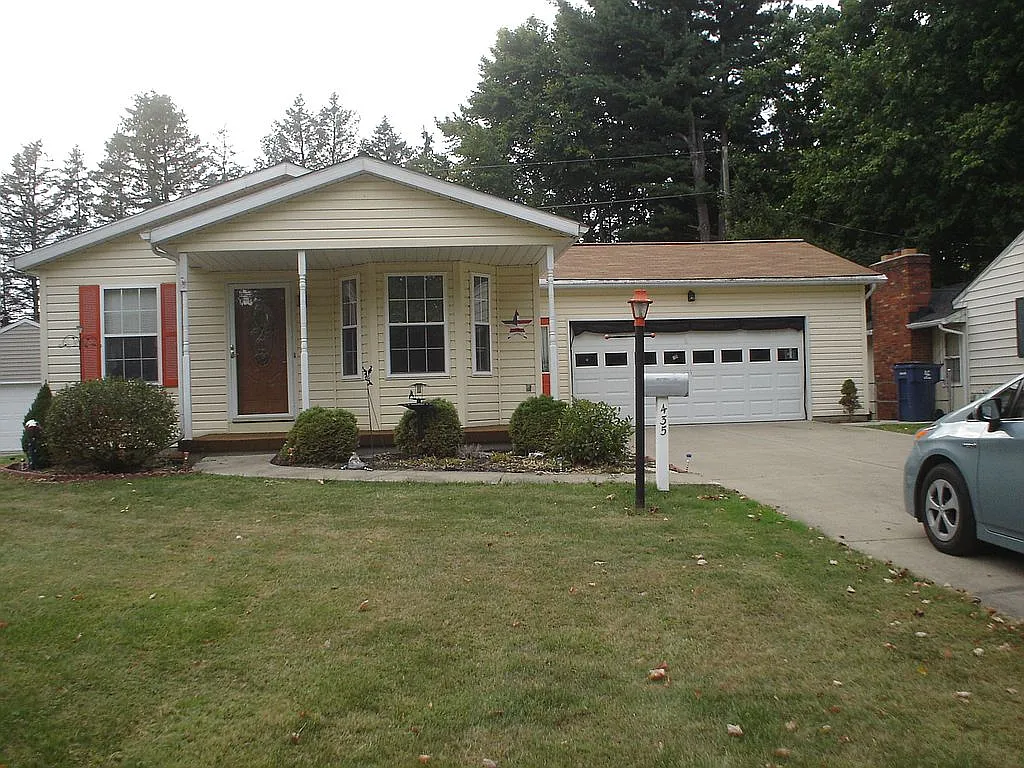 435 Sherwood Dr W photo 1