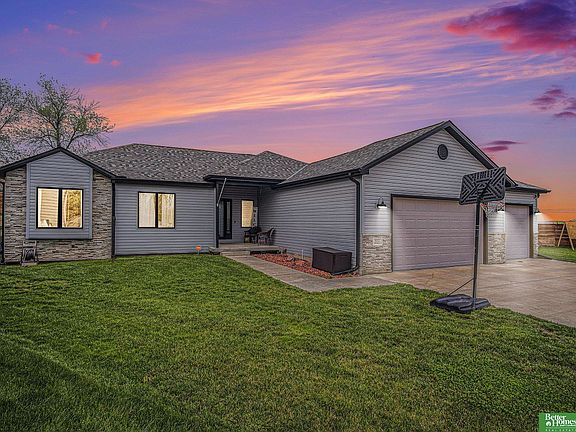 2nd image of 802 Westridge Cir
