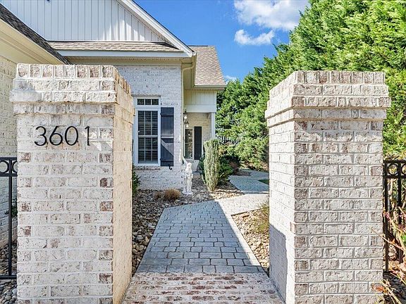 3rd image of 3601 Colonial Court Dr