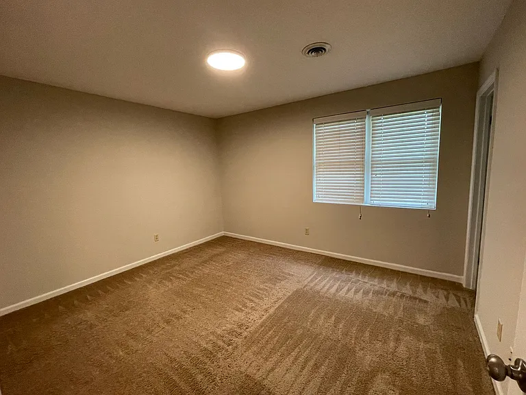 118 Hollingsworth Dr — Photo 10