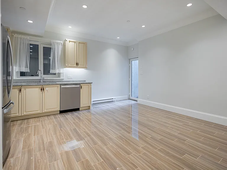 2195 Jefferson Ave — Photo 36