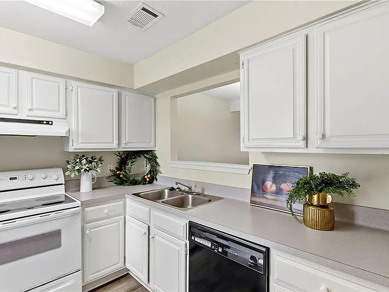 2523 Longmire Dr — Photo 16
