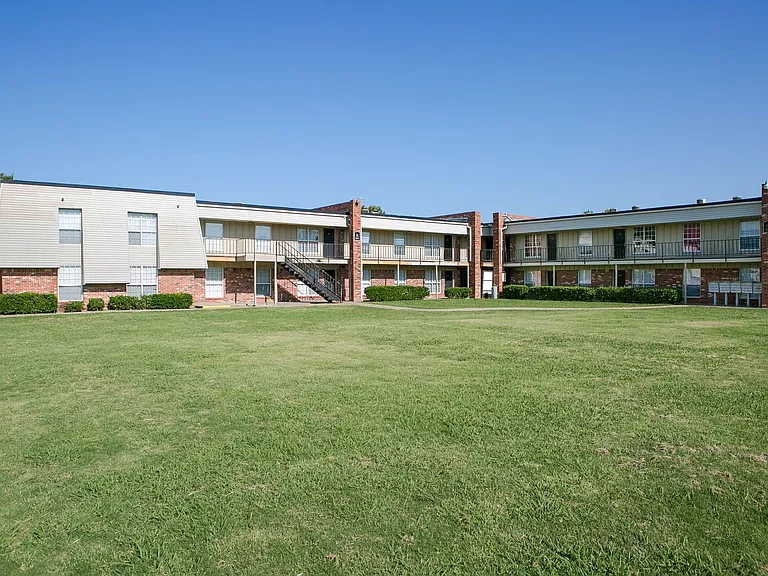 Heatherstone Apartments — Photo 43
