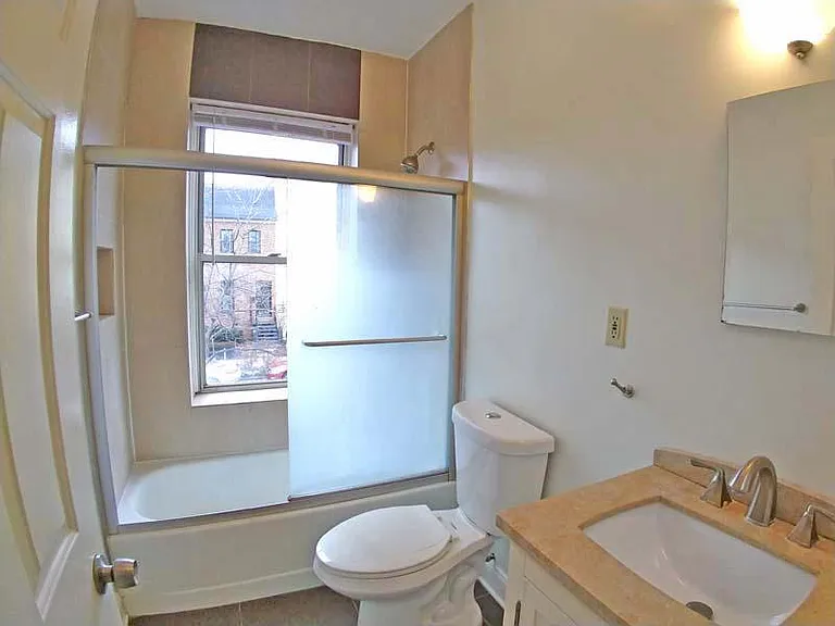 711 G St NE #2 — Photo 5