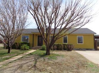 2610 Galveston St, Plainview, TX 79072