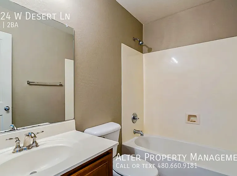 6524 W Desert Ln — Photo 10