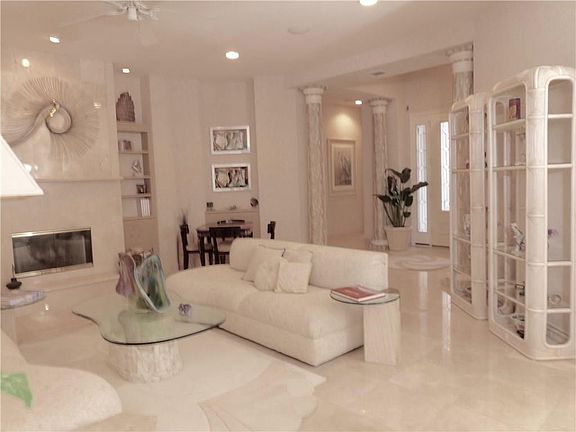 4th image of 1065 Saint James Cir