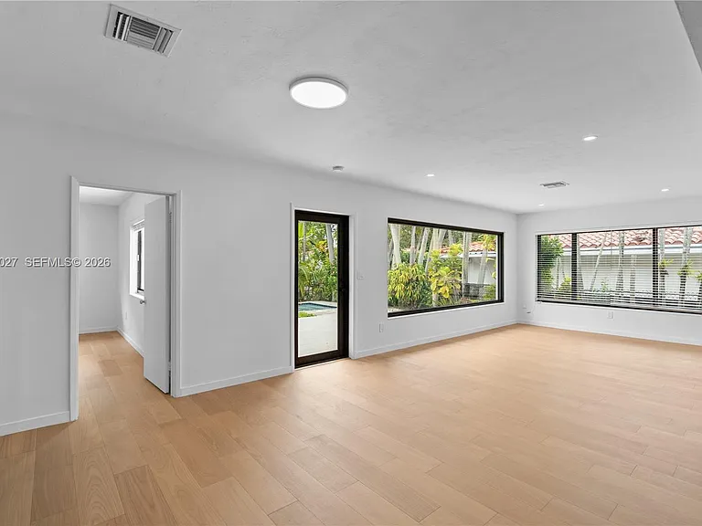 517 Palermo Ave — Photo 14