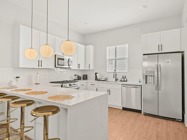 1208 Moody St — Photo 16