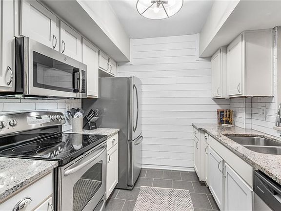 3rd image of 275 13th St NE APT 210