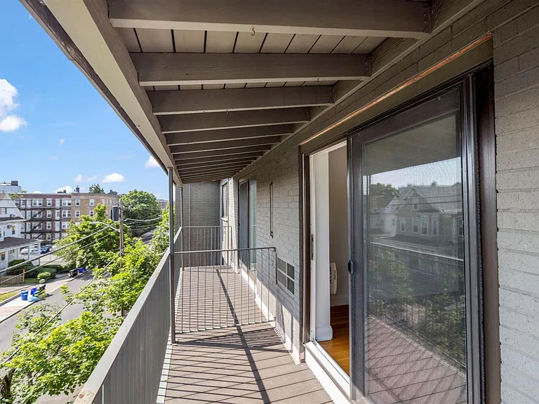 134 Summer St — Photo 11