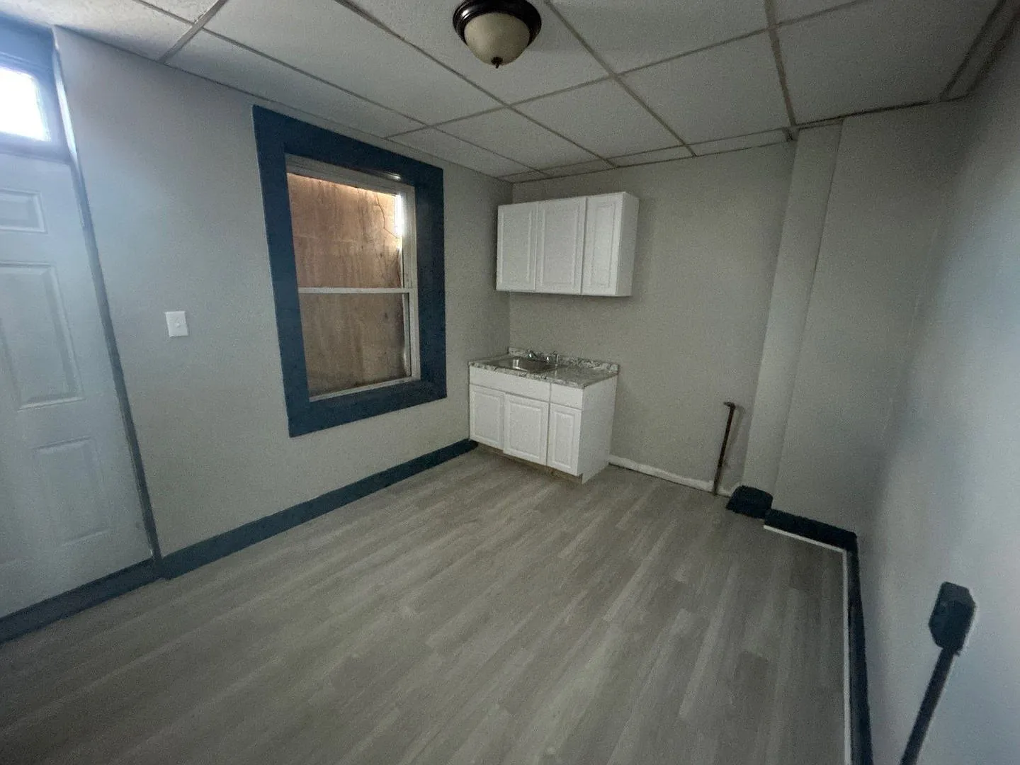 1302 Bonaparte Avenue — Photo 2