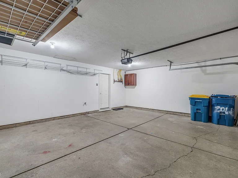 2068 Broughton St — Photo 45