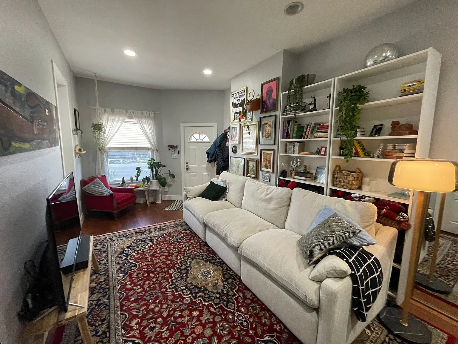 2 Bedroom, 1 Bathroom Row Home — Photo 2