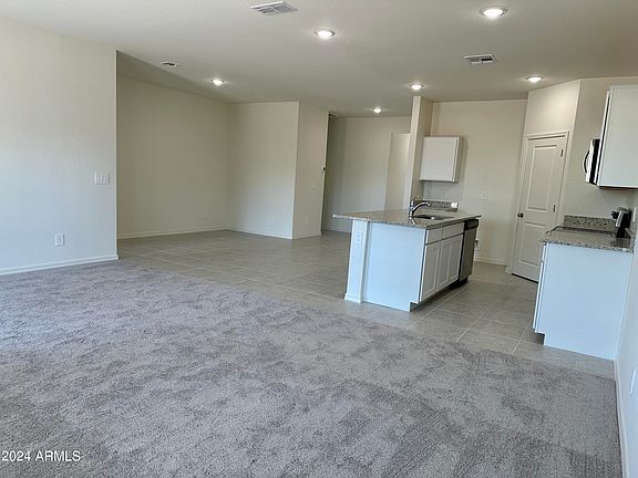 5th image of 2074 E NEW BONNET Lane