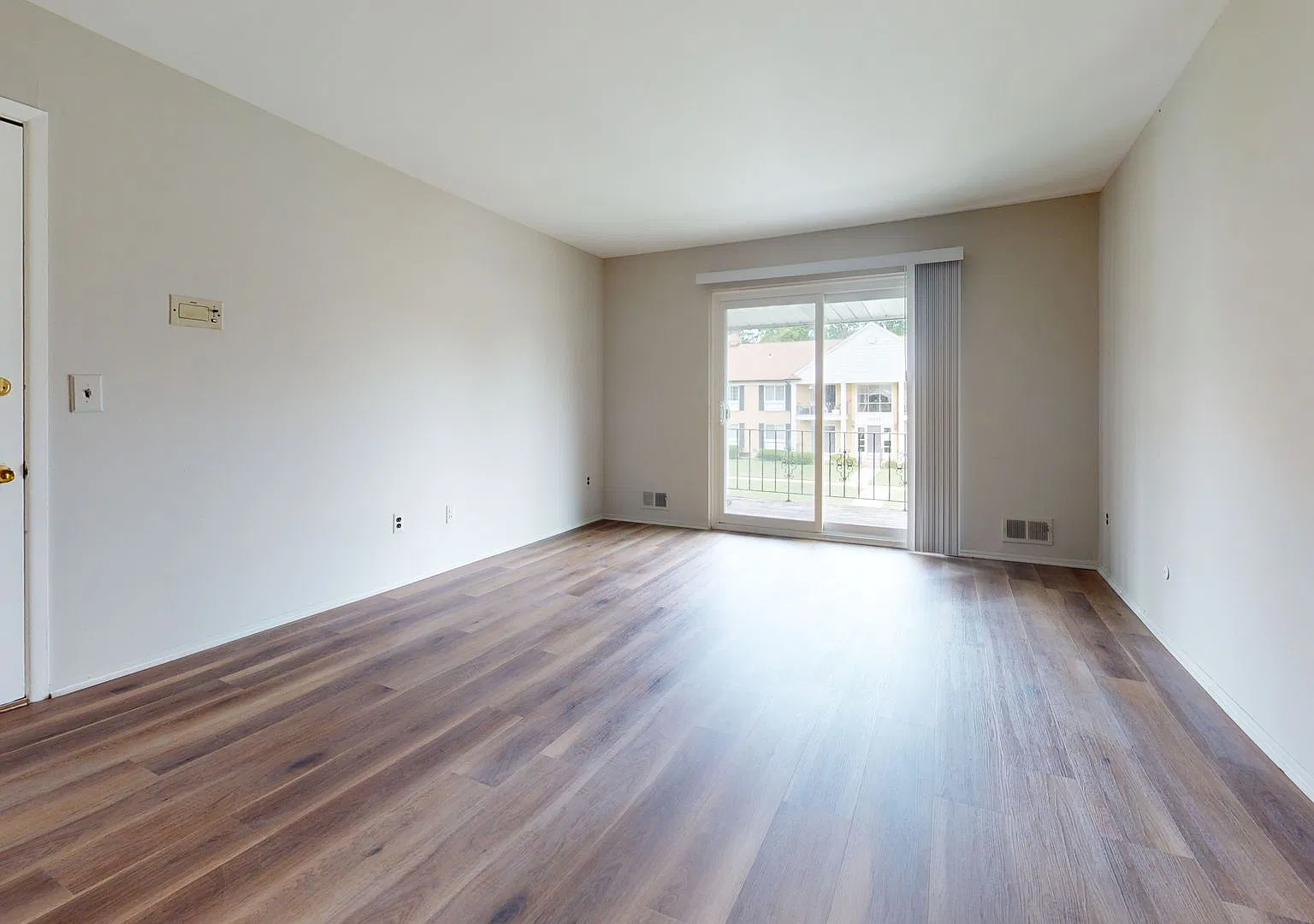 2 Bedroom Apartment for Lease in Warren-Water Included! — Photo 2
