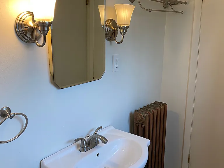 260 Edith St — Photo 7