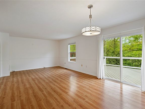3rd image of 223 Mountain Dr