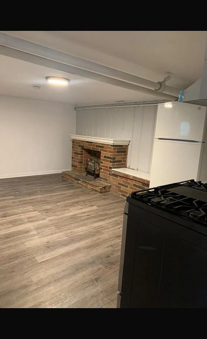 Studio, 1632 sqft, $950 — Photo 2