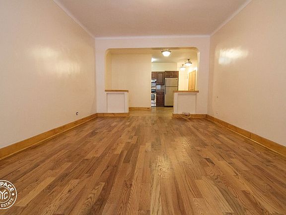 3rd image of 100 E 21st St APT 116