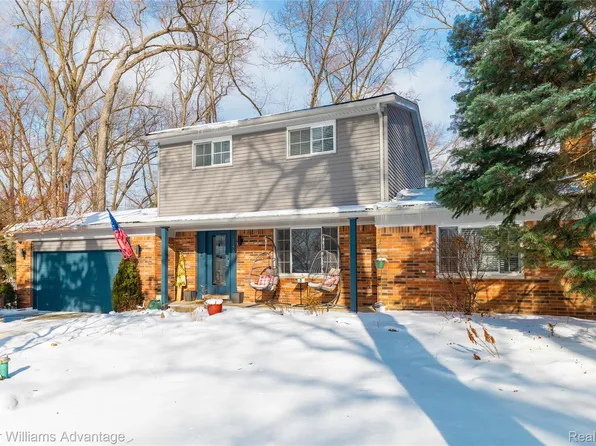 1466 Shankin Ct, Wolverine Lake, MI 48390