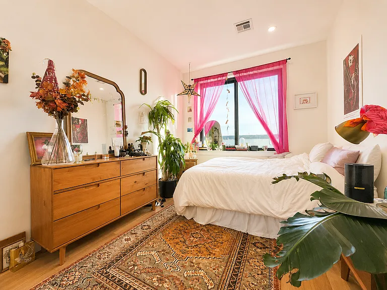 818 Lexington Ave #3R — Photo 3