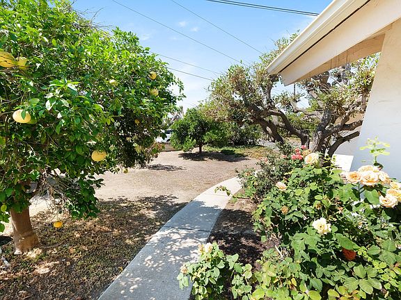 4th image of 15278 Hilltop Cir
