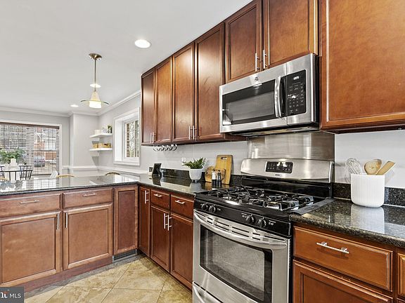 4th image of 216 N Furman St