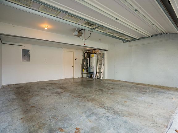 5th image of 2200 2nd Ave N #B