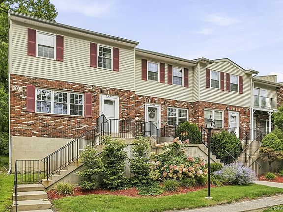 2nd image of 276 Temple Hill Road #2002