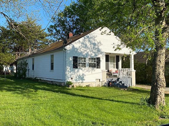 2nd image of 102 Charles St
