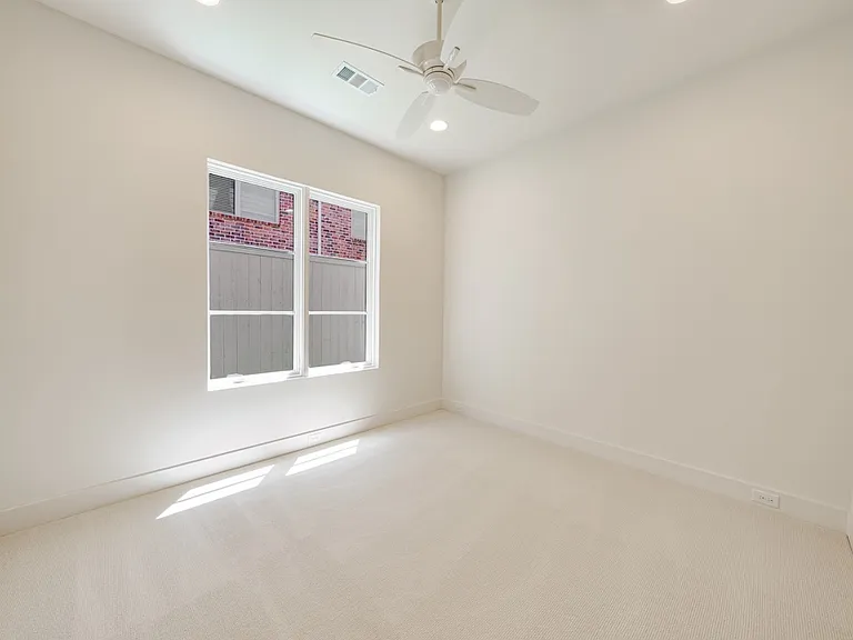 4129 Grassmere St — Photo 12