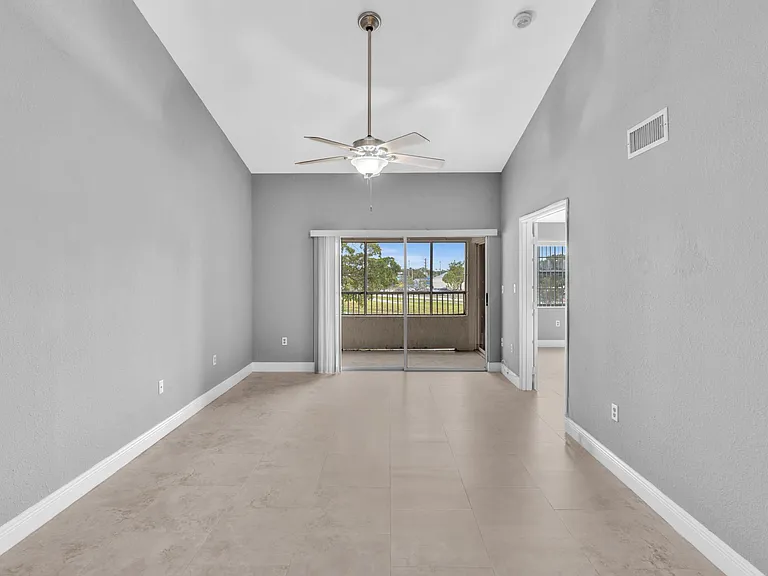 2881 N Oakland Forest Dr #105 — Photo 21