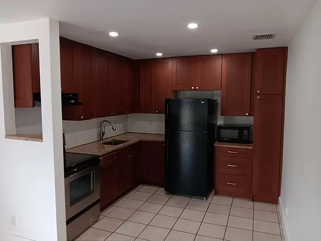 2 bed, 1000 sqft, $2,100 — Photo 4