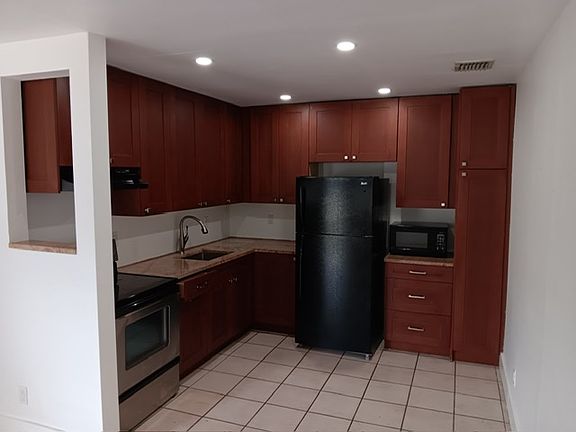 4th image of 6480 SW 25th St #1