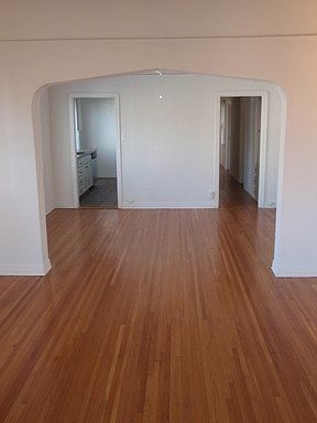 5th image of 412 1/2 N Gardner St