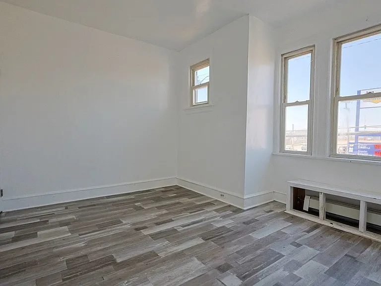 3636 Winchester Ave — Photo 5