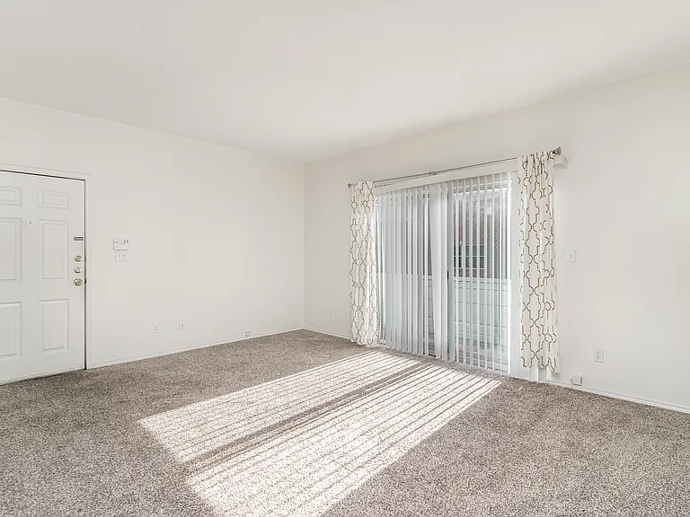 3329 Rosedale Ave #21 — Photo 7