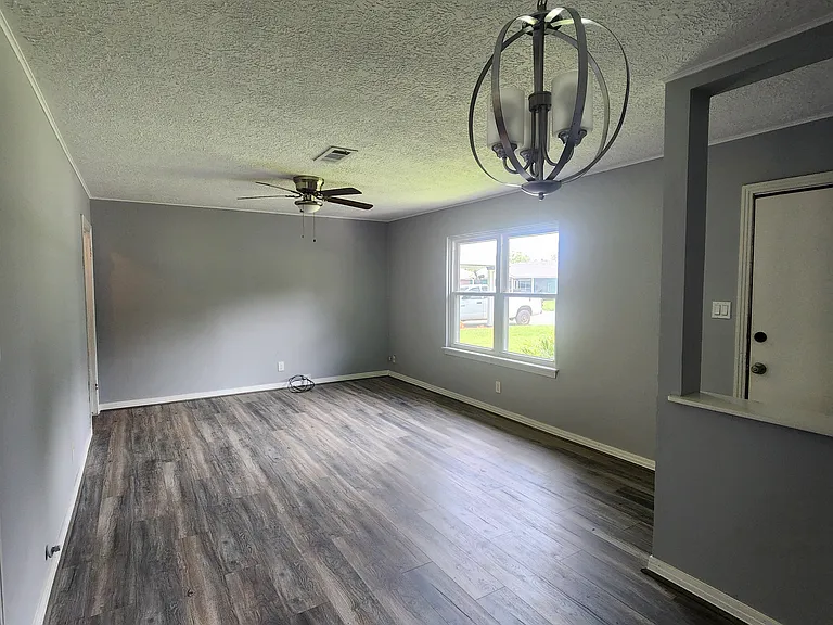 7409 Cabot St — Photo 10