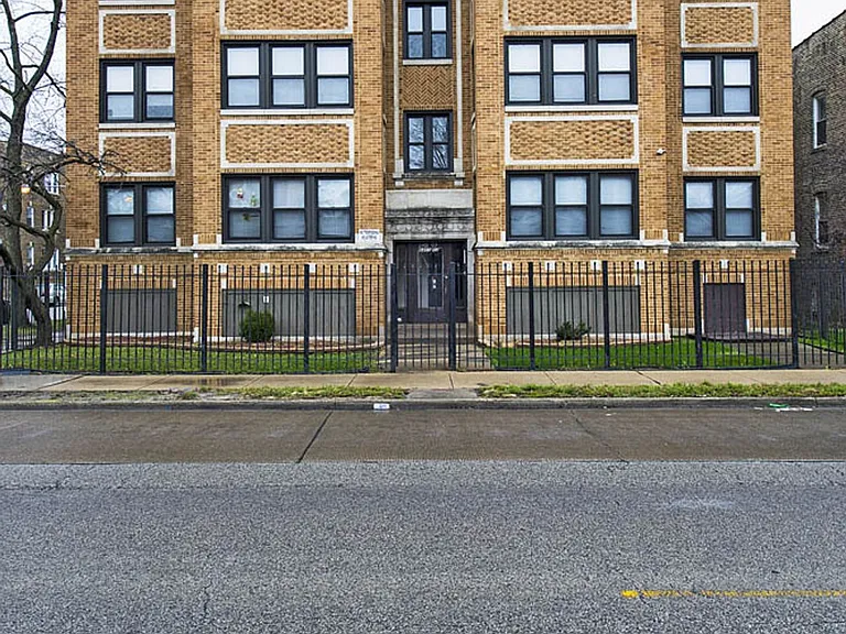 6401 S California — Photo 3