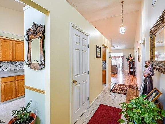 4th image of 294 Huntsford Dr