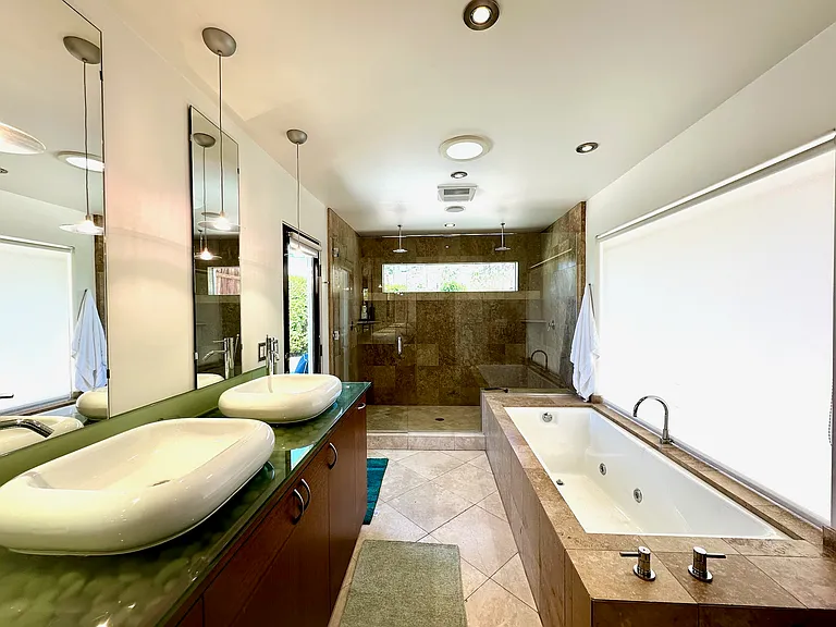 Double Shower and Large Jacuzzi Bath - entrance to pool