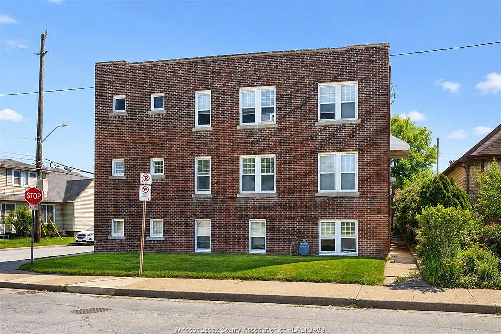 2 bed, $1,600 — Photo 3