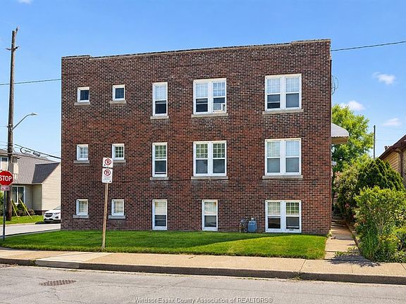 3rd image of 1009 Niagara St #4