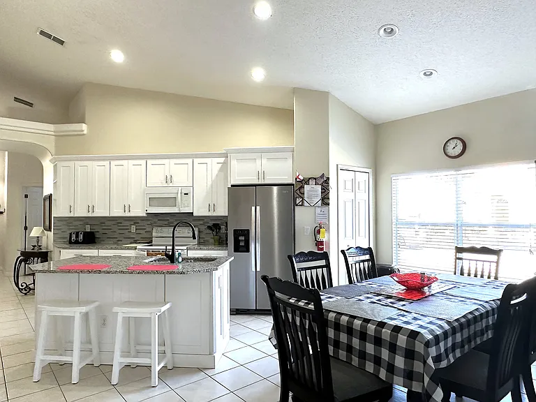 16724 Rolling Green Dr — Photo 36