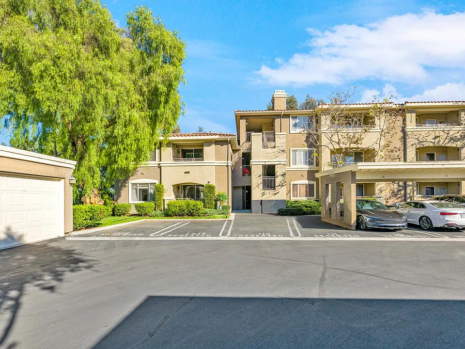 22681 Oakgrove #218