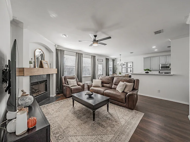 2304 Hickory Ct — Photo 42
