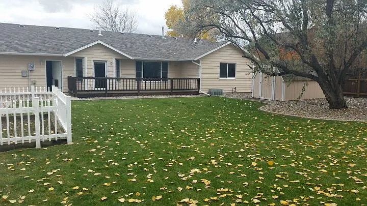 235 Emerald Dr — Photo 2